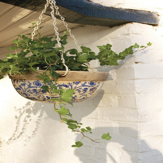 Hanging basket, blue-white ceramic 