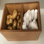 Heart decoration 40 pcs in a wooden box, white/natural, 30x10x12cm (SALE)|Ego Dekor